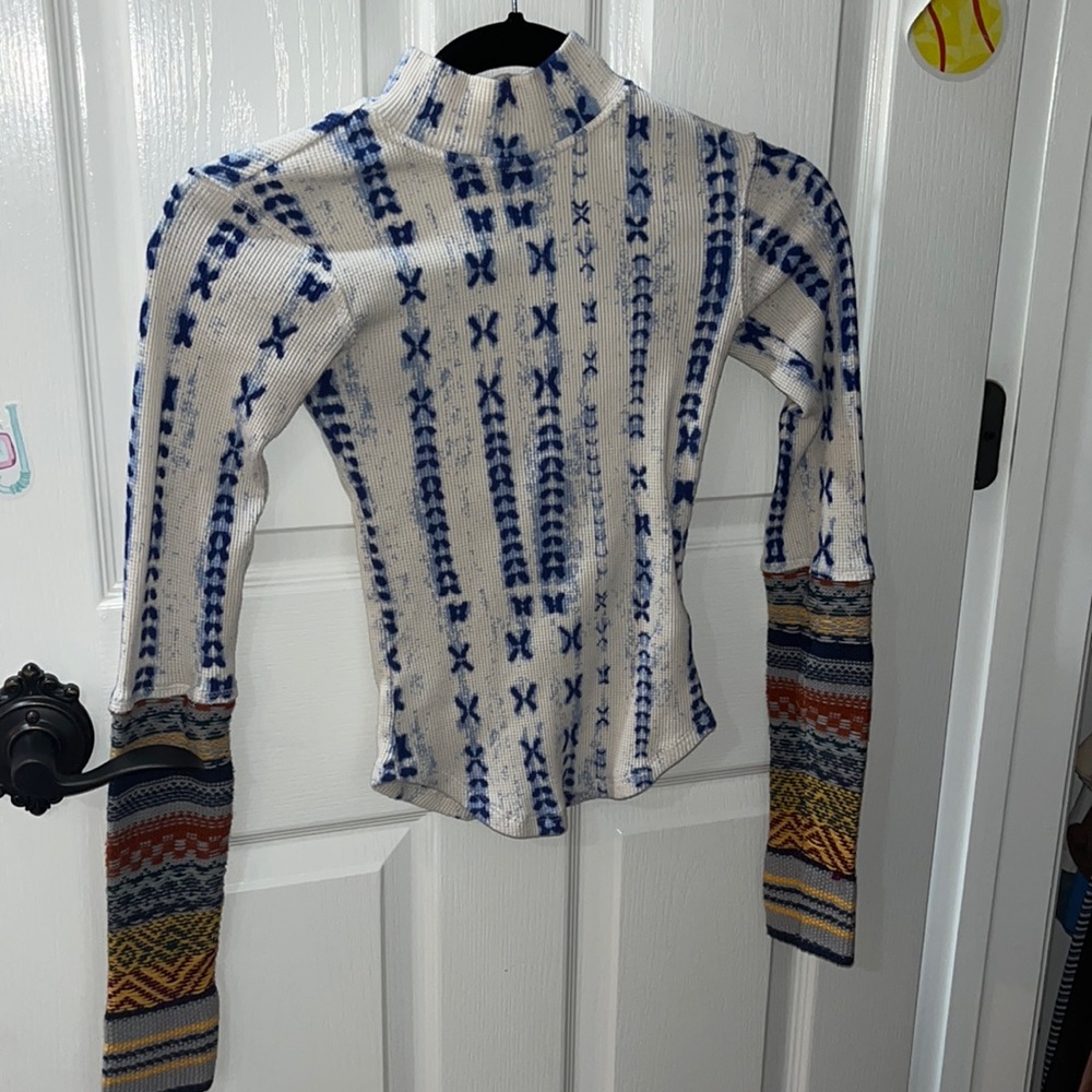 Knit sleeve shirt